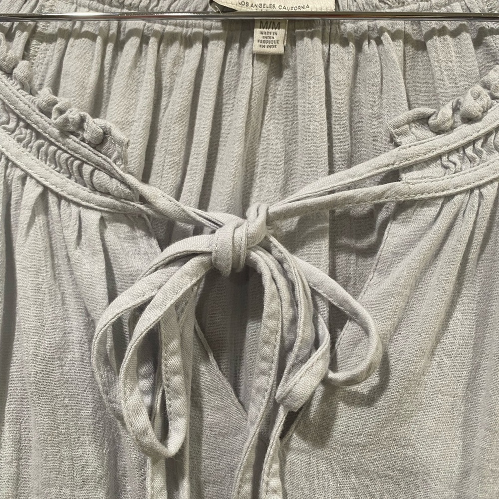 Lucky Brand Embroidered Gray Peasant Top Size Medium - Picture 5 of 6